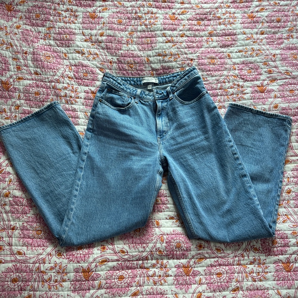 Abercrombie & Fitch Curve Love High Rise 90’s Relaxed Jean